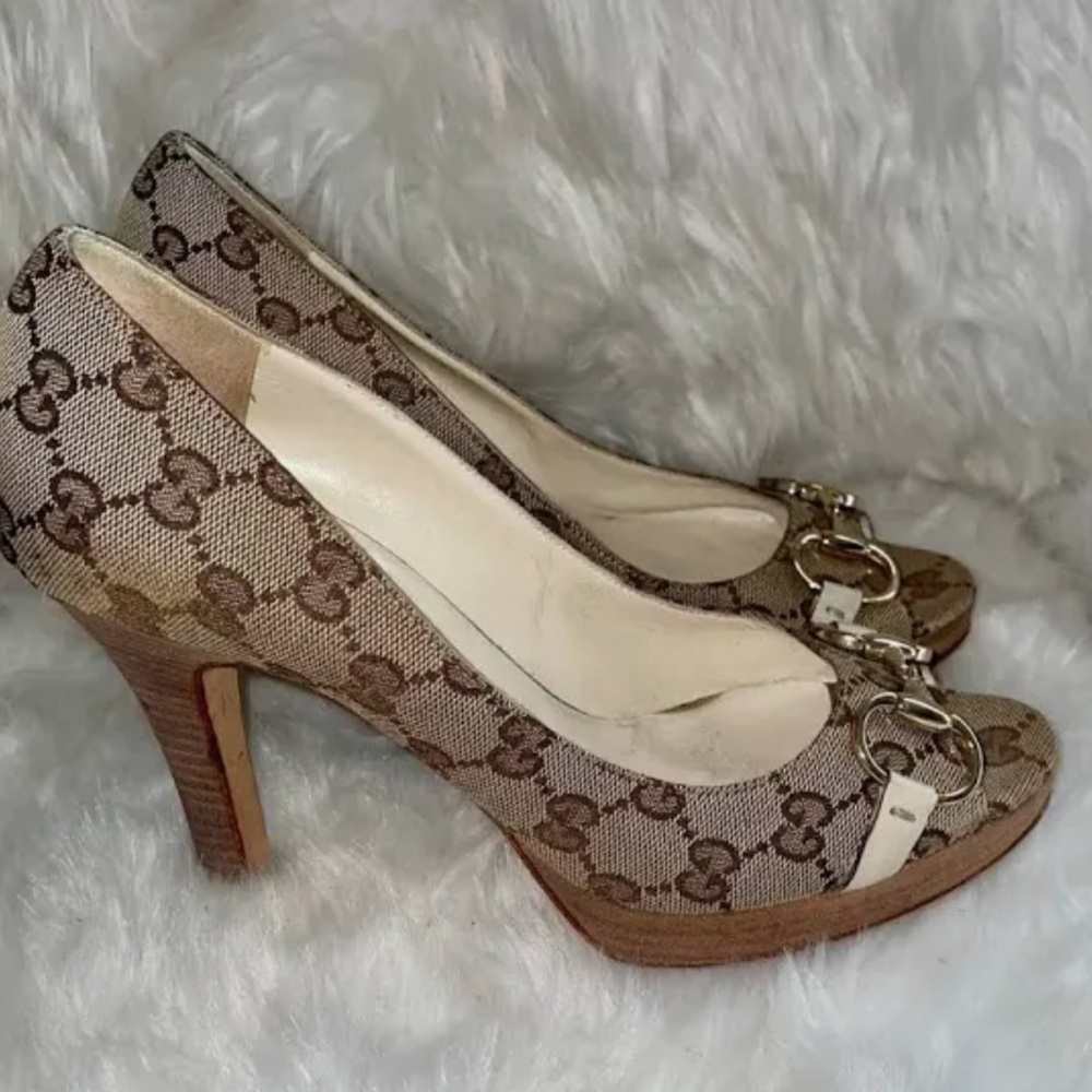 Gucci Authentic Horsebit Women's Tan Monogram Peep Toe Heels 35 1/2 - Picture 4 of 7